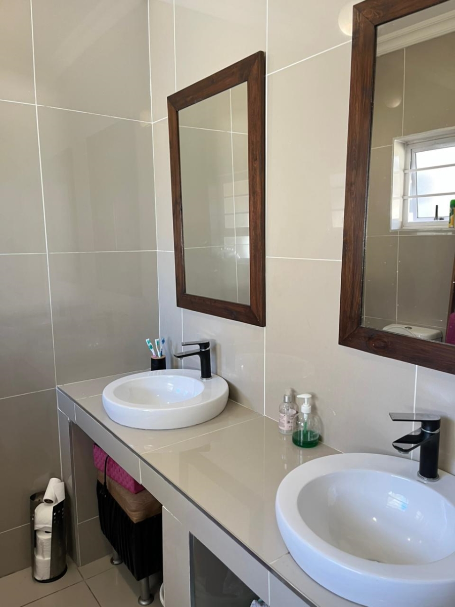 4 Bedroom Property for Sale in Abbotsford Eastern Cape